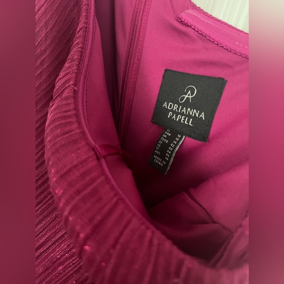 ADRIANNA PAPELL
Stardust One-Shoulder Gown | Size: 10 - Picture 3 of 3